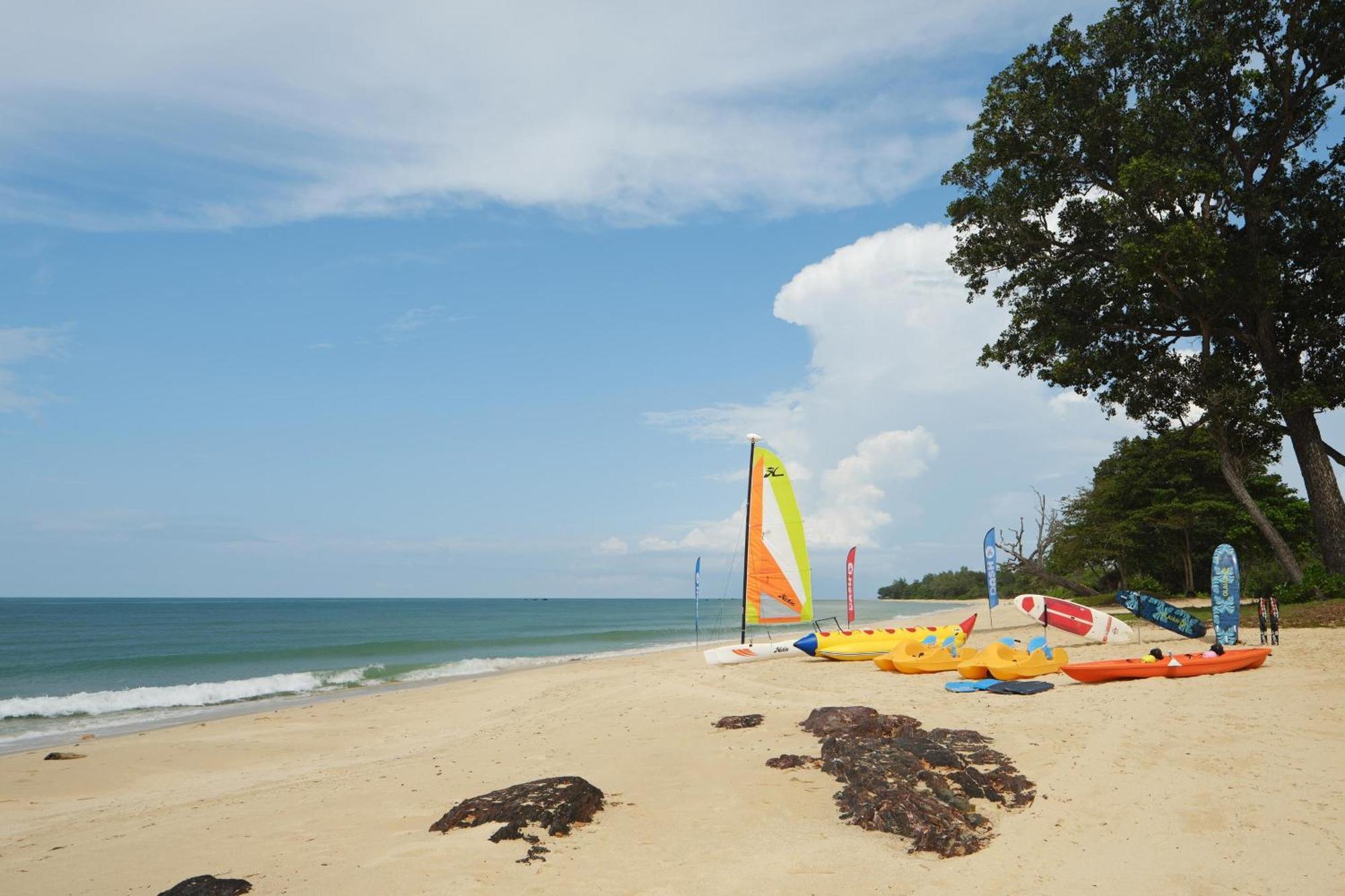 The Westin Desaru Coast Resort Екстериор снимка Beach at the resort