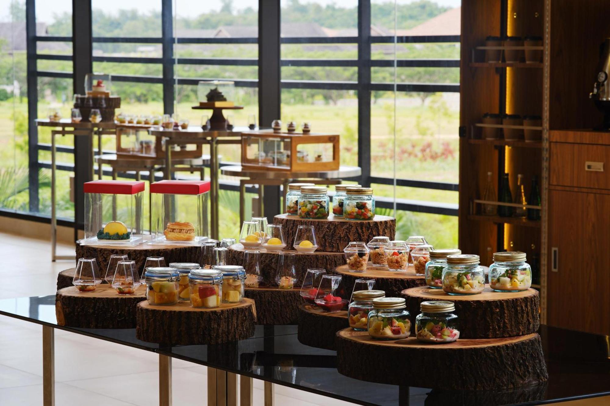 The Westin Desaru Coast Resort Екстериор снимка A dessert buffet