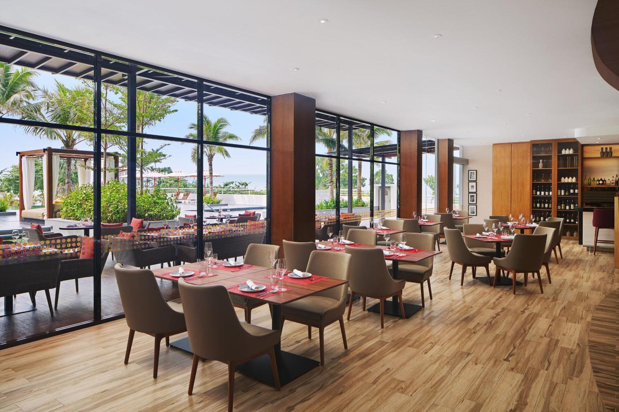 The Westin Desaru Coast Resort Екстериор снимка The restaurant