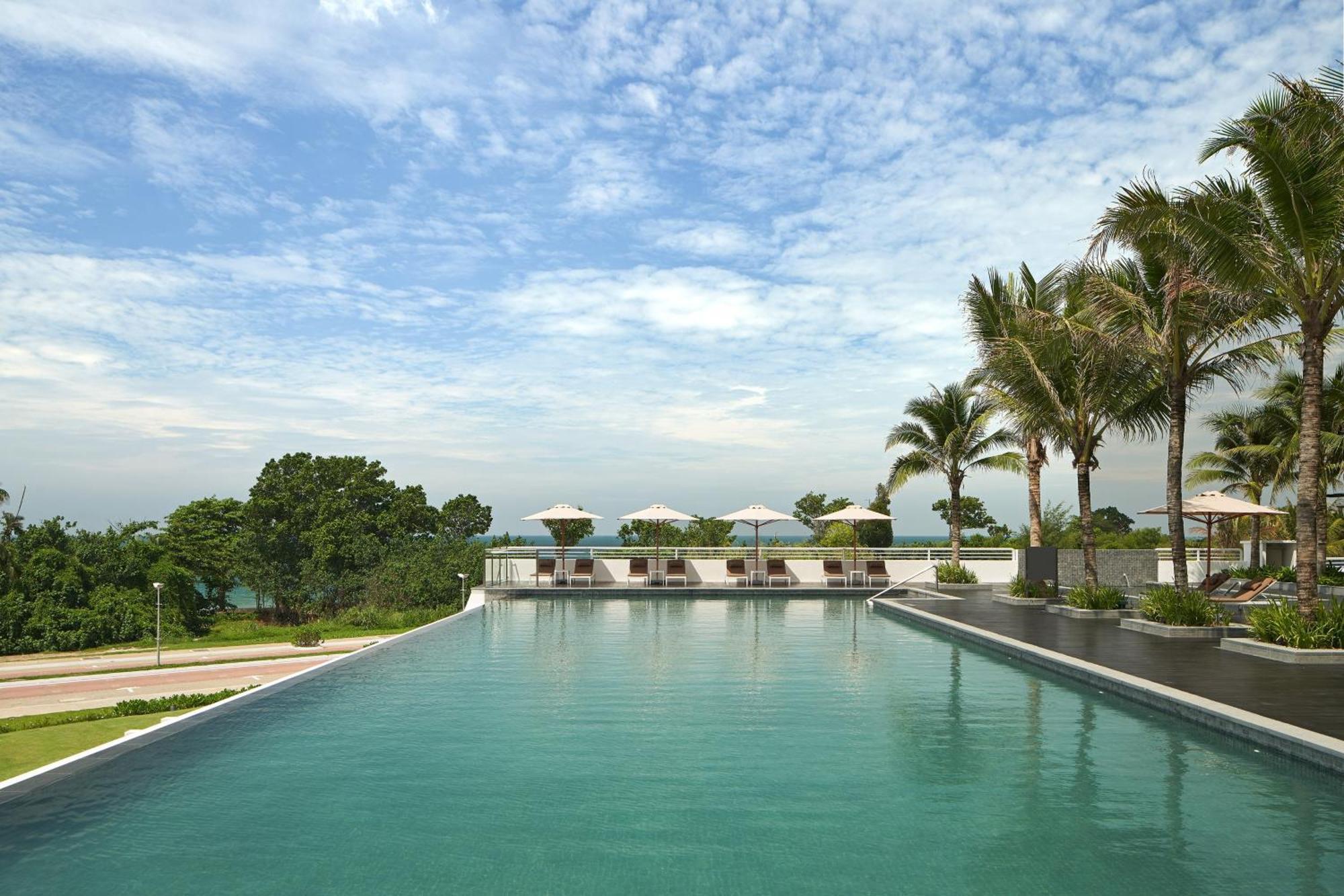 The Westin Desaru Coast Resort Екстериор снимка Infinity pool at the resort